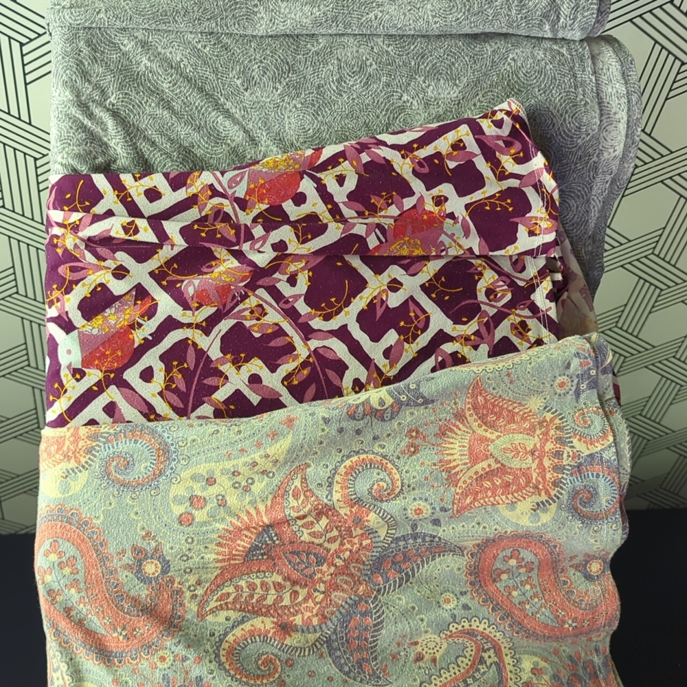 120 Lot of 3 LuLaRoe perfect Ts